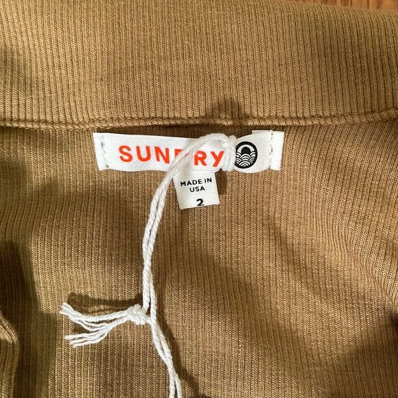 Sundry Polo V-neck dress Ruched sides collard tan sz 2 Medium NWT - Picture 3 of 6